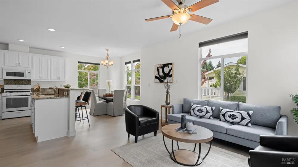 8 Oakwood Drive Petaluma, CA 94954
