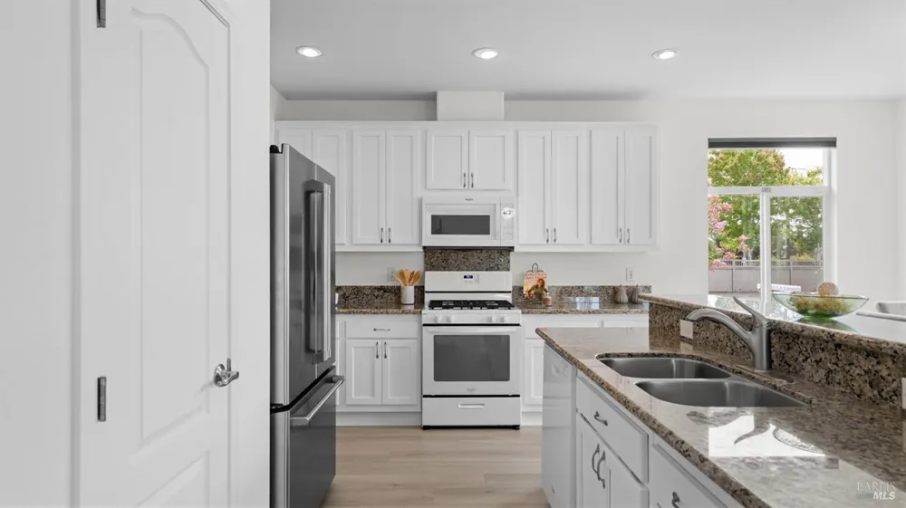 8 Oakwood Drive Petaluma, CA 94954