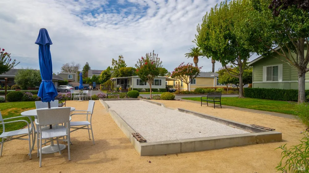 8 Oakwood Drive Petaluma, CA 94954