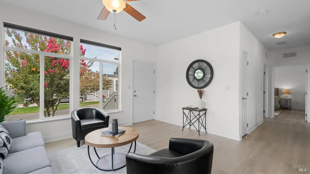 8 Oakwood Drive Petaluma, CA 94954