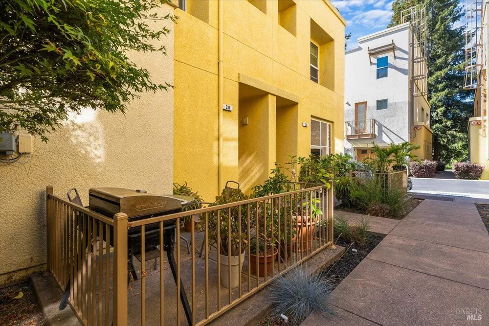 310 City Center Drive Rohnert Park, CA 94928