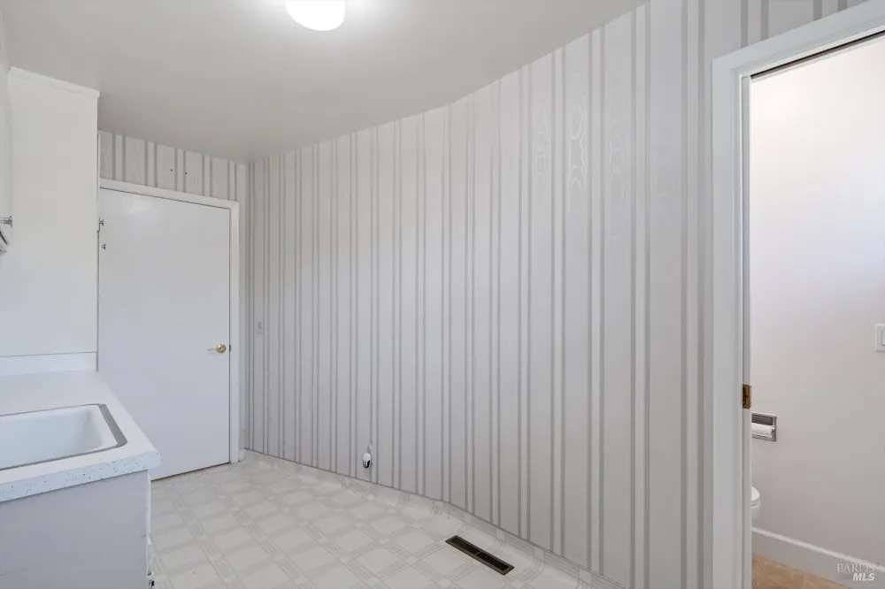 2908 Joyce Street Santa Rosa, CA 95405
