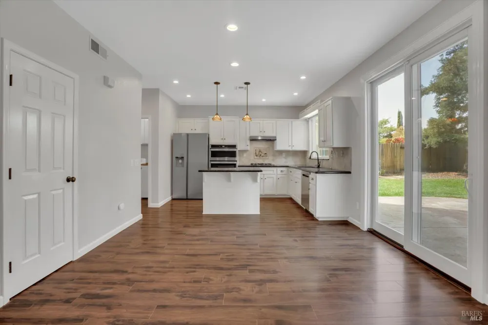 818 Summerbreeze Drive Vacaville, CA 95687
