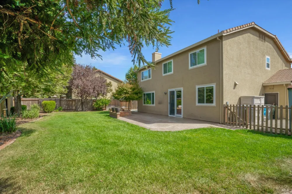 818 Summerbreeze Drive Vacaville, CA 95687
