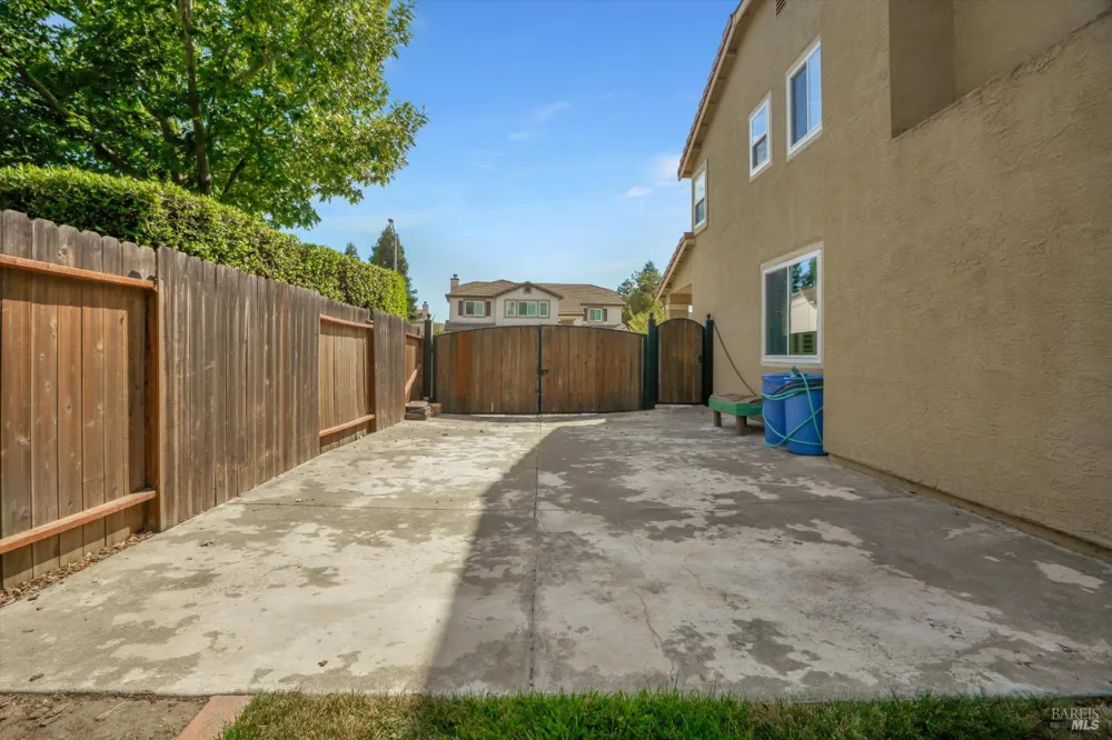 818 Summerbreeze Drive Vacaville, CA 95687