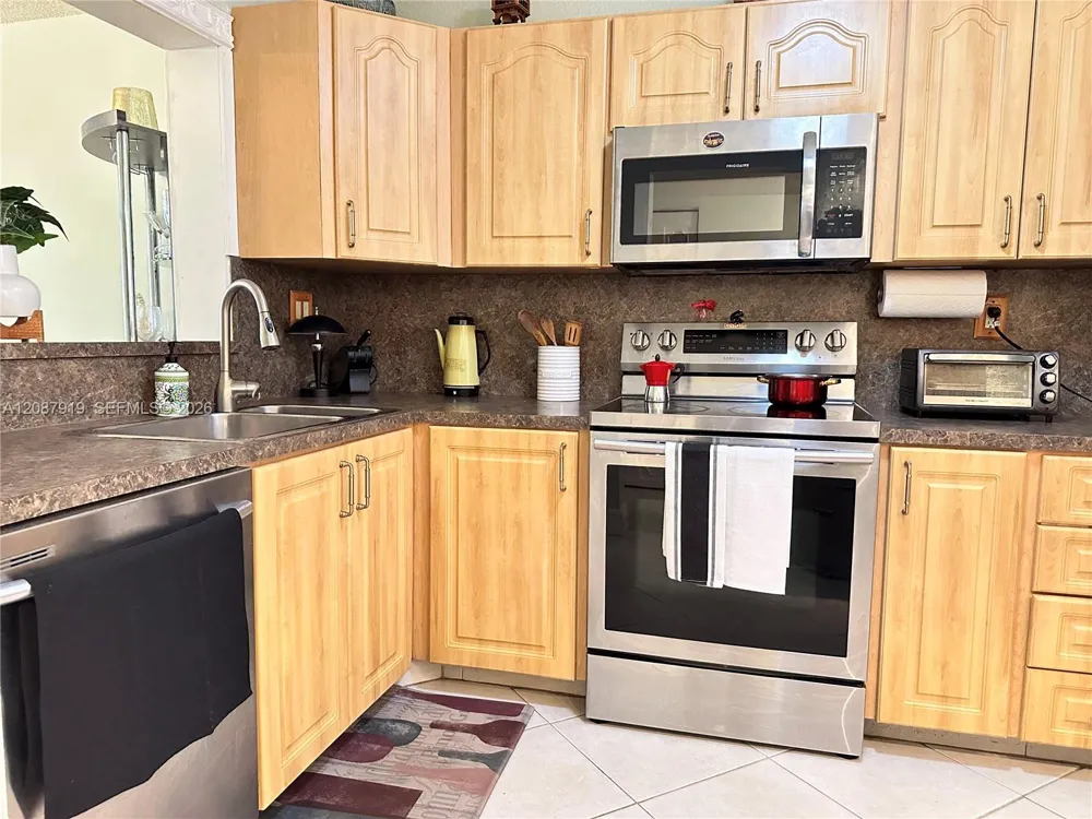 3910 Inverrary Blvd #202-B Lauderhill, FL 33319