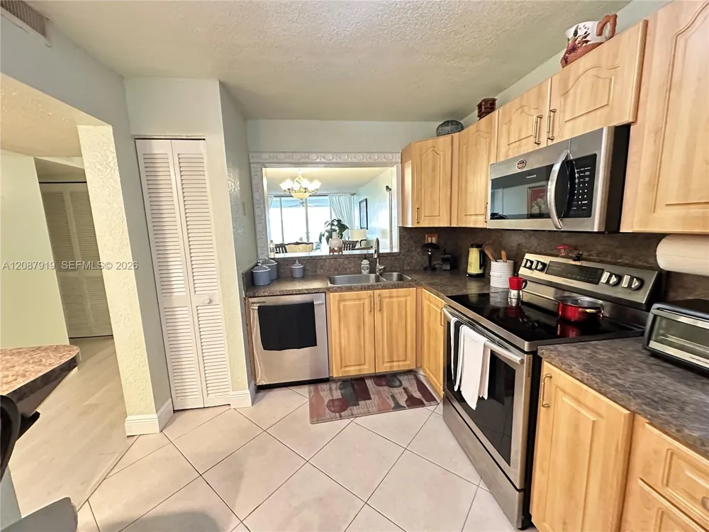 3910 Inverrary Blvd #202-B Lauderhill, FL 33319