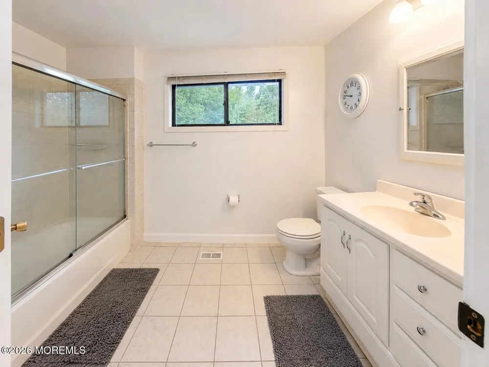 72 Lenape Trail Tinton Falls, NJ 07724