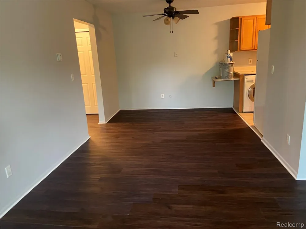 7370 CENTRAL ST APT 10 Westland City, MI 48185