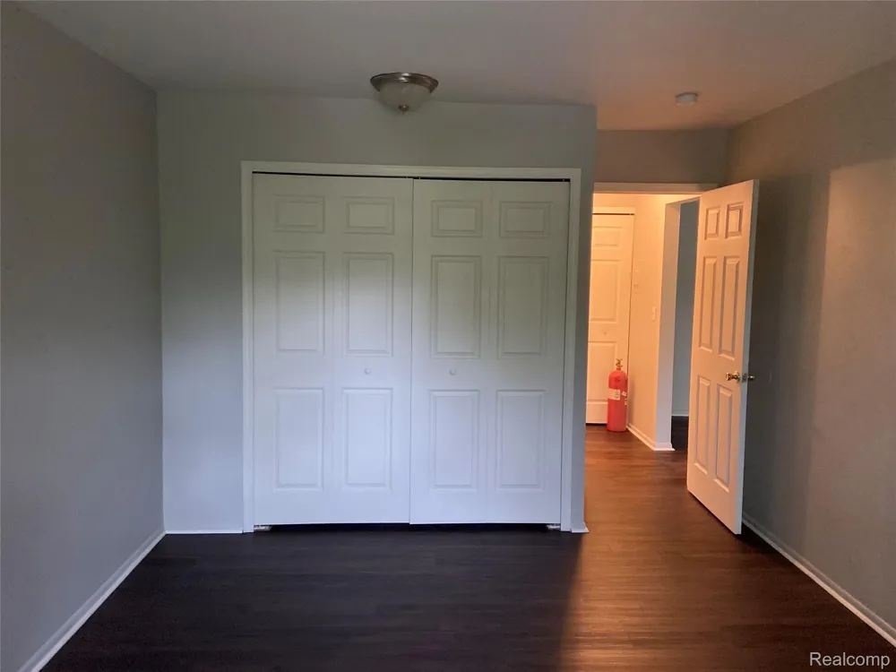 7370 CENTRAL ST APT 10 Westland City, MI 48185