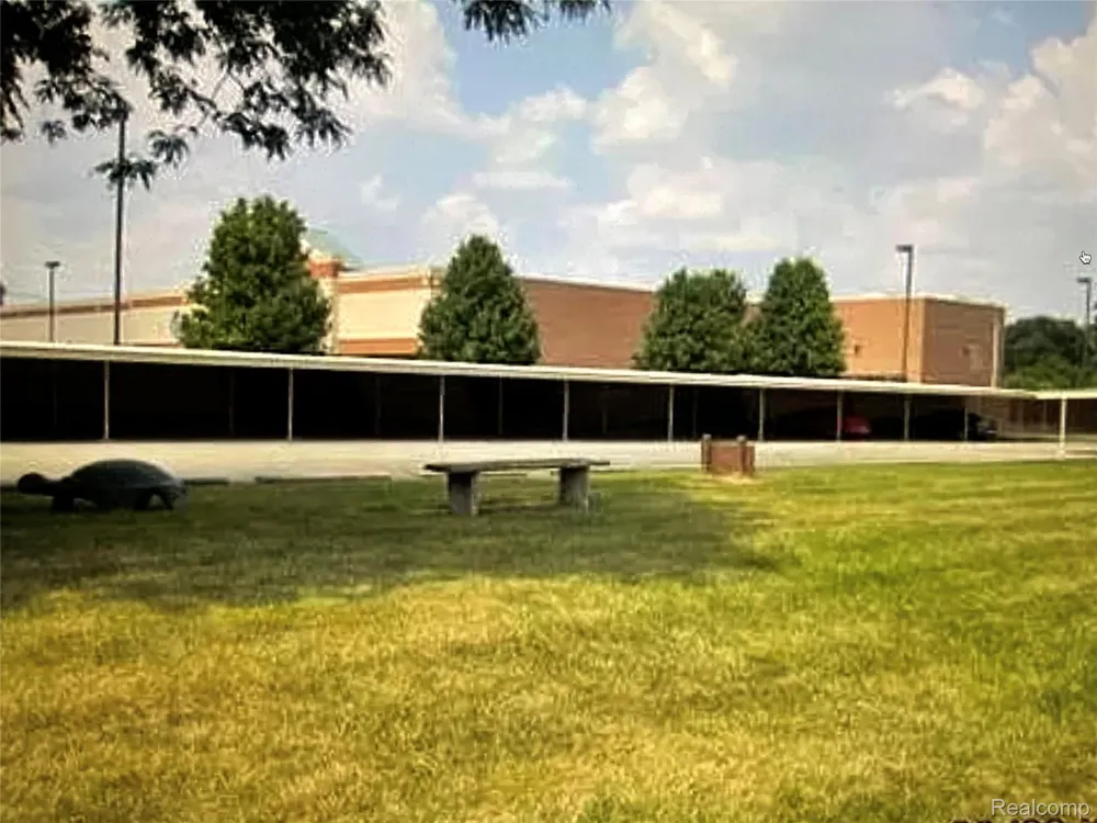 7370 CENTRAL ST APT 10 Westland City, MI 48185