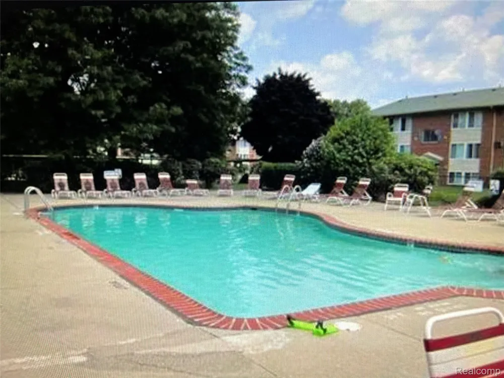 7370 CENTRAL ST APT 10 Westland City, MI 48185