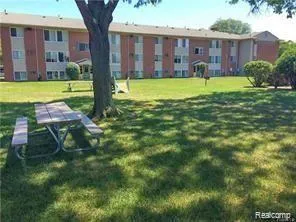 7370 CENTRAL ST APT 10 Westland City, MI 48185