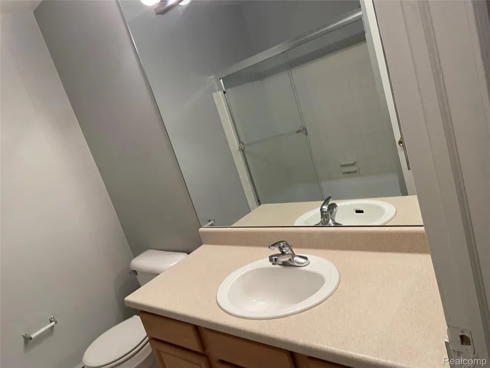 7370 CENTRAL ST APT 10 Westland City, MI 48185