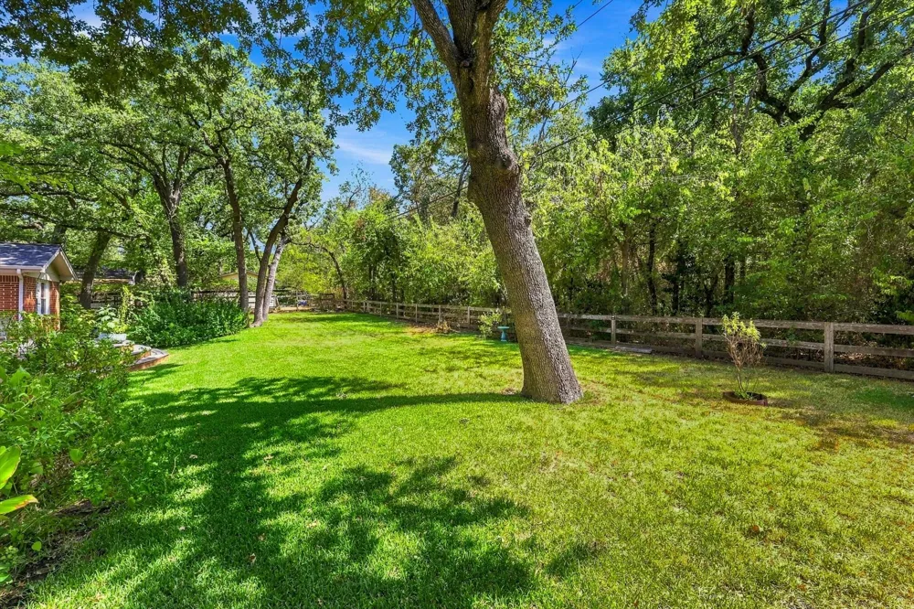 307 Shadow Lane Euless, TX 76039