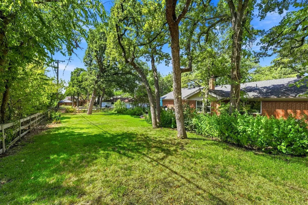 307 Shadow Lane Euless, TX 76039