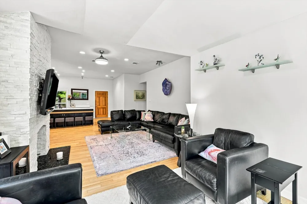 307 Shadow Lane Euless, TX 76039