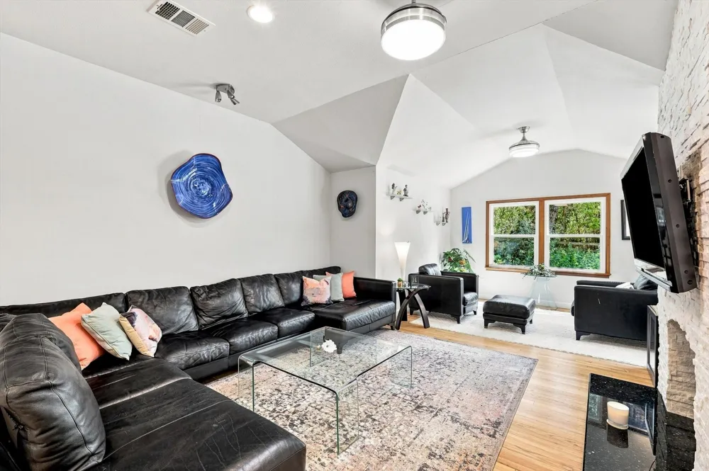 307 Shadow Lane Euless, TX 76039