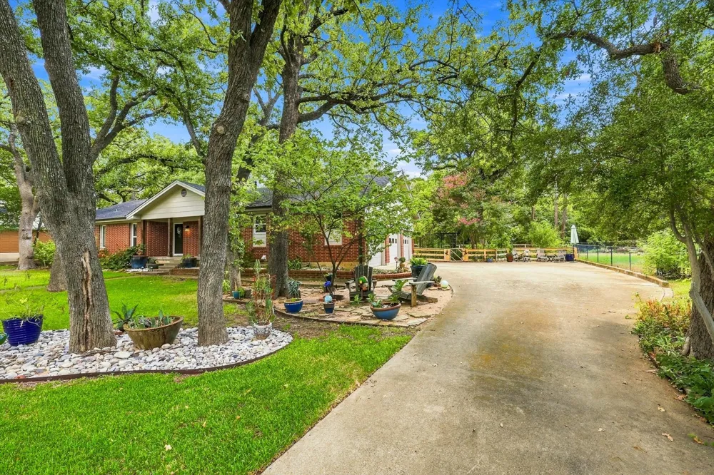 307 Shadow Lane Euless, TX 76039
