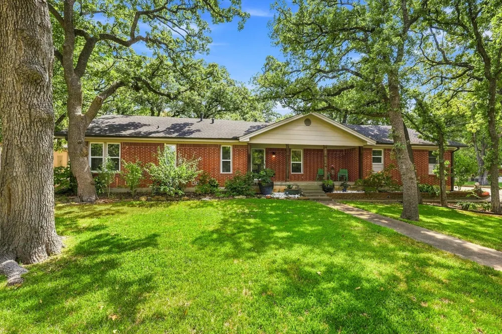 307 Shadow Lane Euless, TX 76039