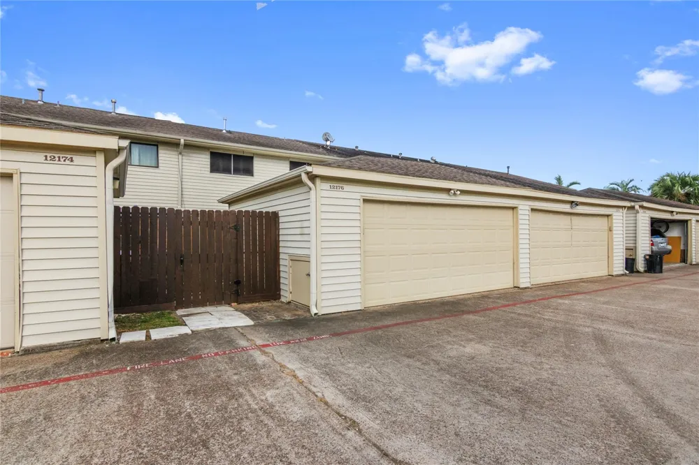 12176 Beamer Road Houston, TX 77089