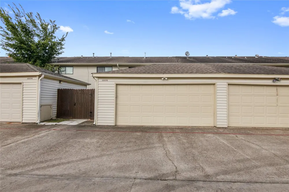 12176 Beamer Road Houston, TX 77089