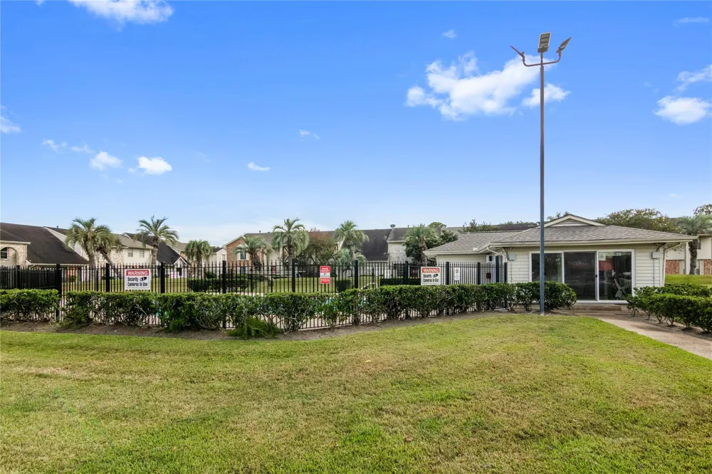 12176 Beamer Road Houston, TX 77089