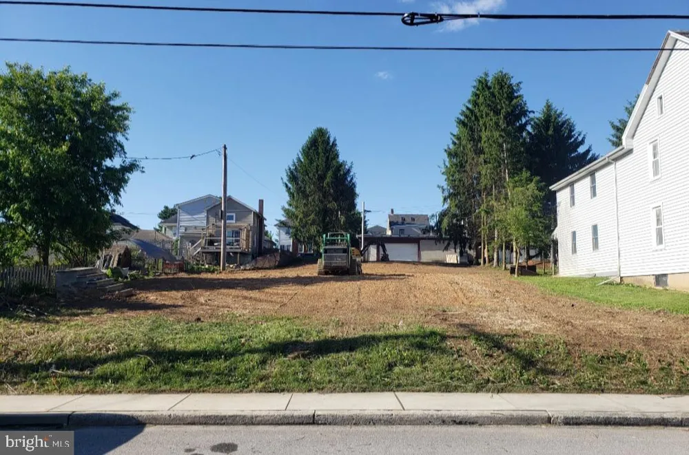 426 E MAPLE STREET Dallastown, PA 17313