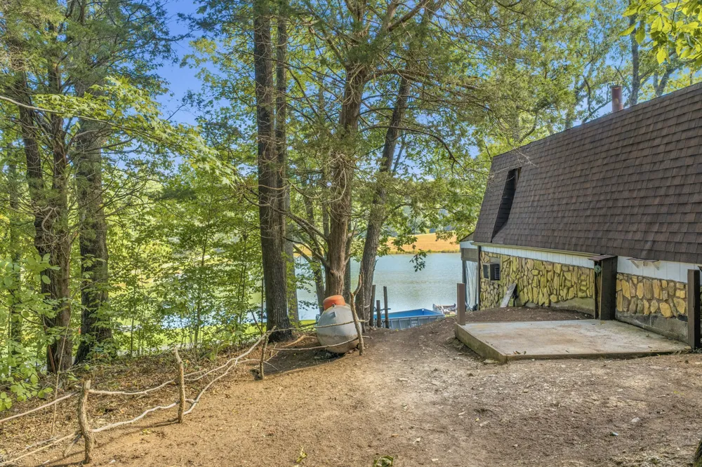 241 Peterson Loop Holladay, TN 38341