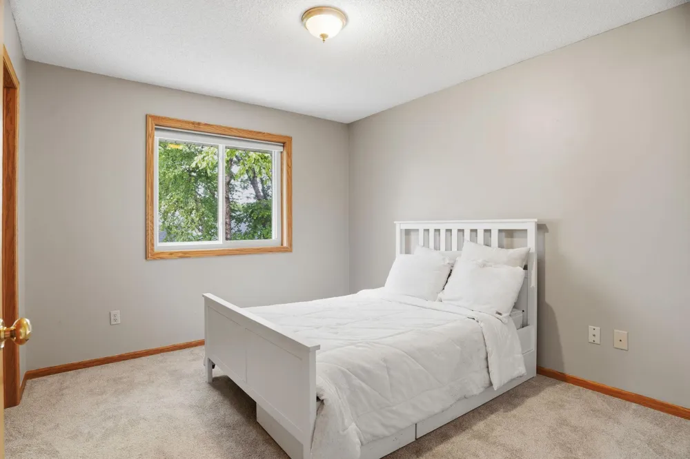 8901 Dunbar Knoll Brooklyn Park, MN 55443