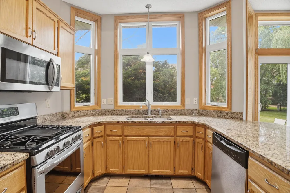 8901 Dunbar Knoll Brooklyn Park, MN 55443