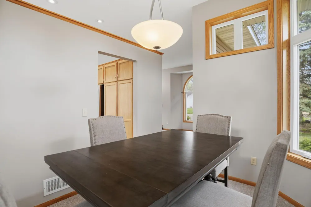 8901 Dunbar Knoll Brooklyn Park, MN 55443