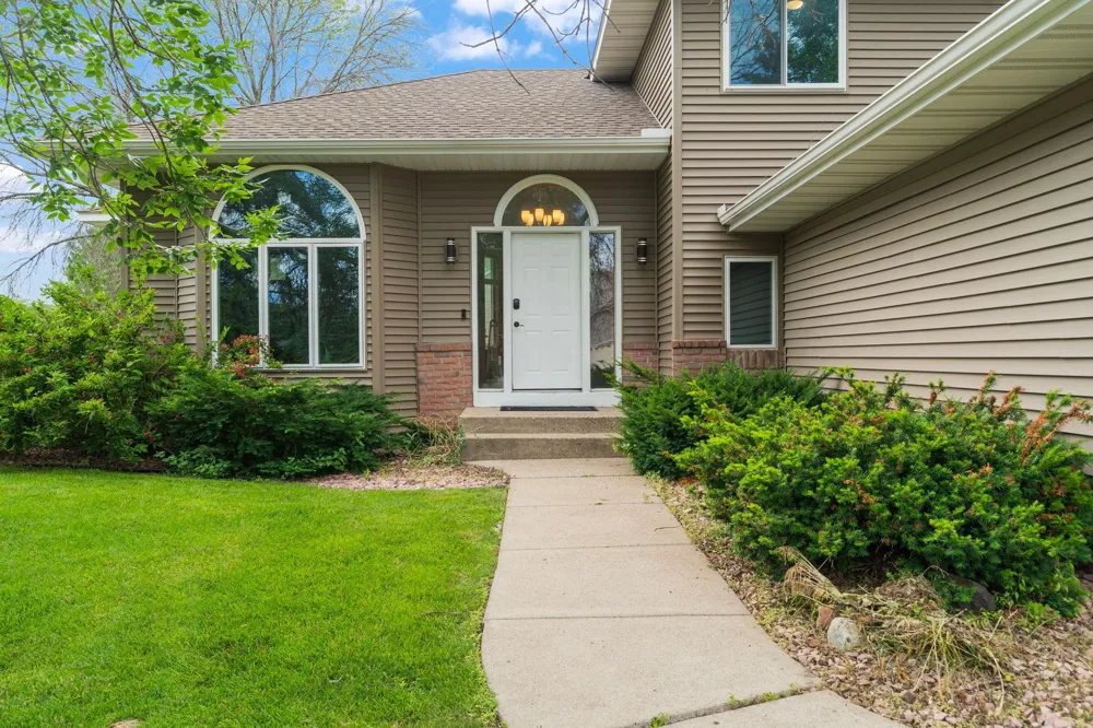 8901 Dunbar Knoll Brooklyn Park, MN 55443