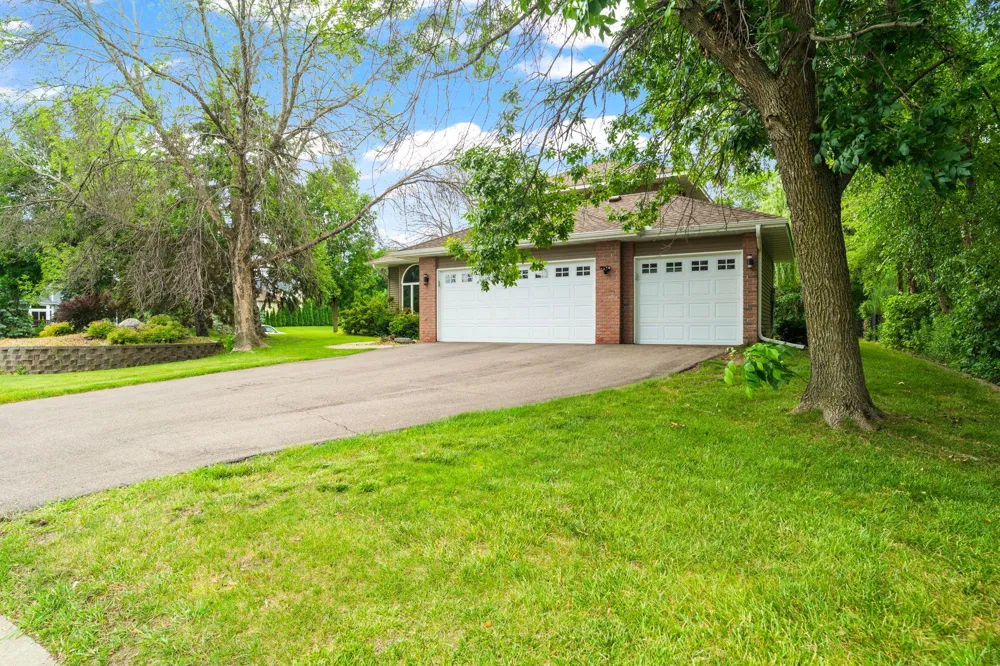 8901 Dunbar Knoll Brooklyn Park, MN 55443