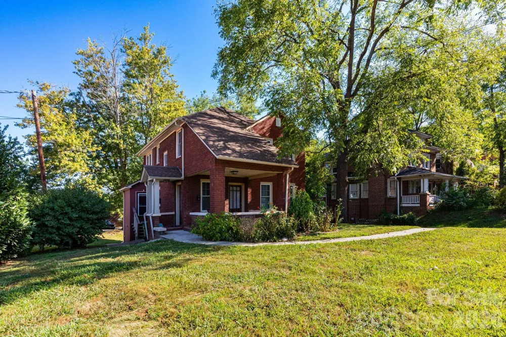 16 Gracelyn Road Asheville, NC 28804