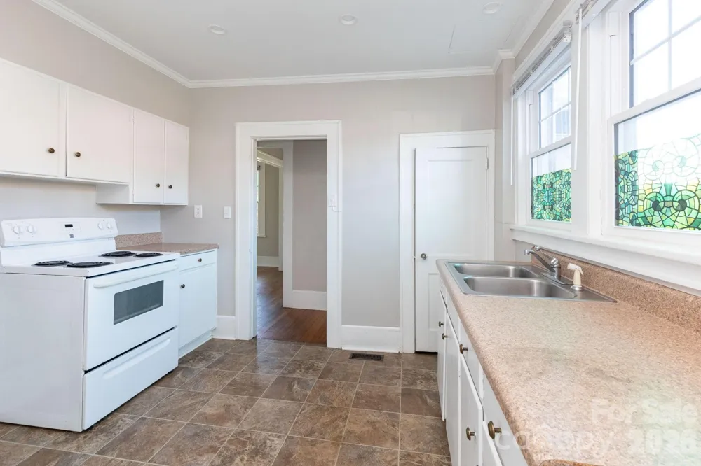 16 Gracelyn Road Asheville, NC 28804