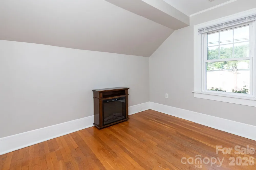 16 Gracelyn Road Asheville, NC 28804