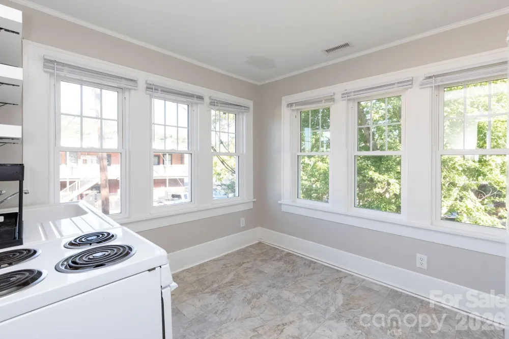 16 Gracelyn Road Asheville, NC 28804