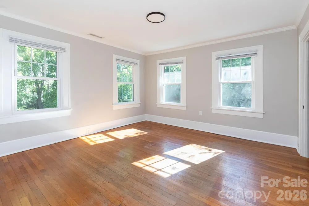16 Gracelyn Road Asheville, NC 28804