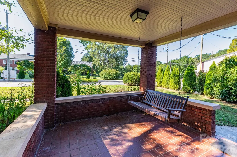 16 Gracelyn Road Asheville, NC 28804