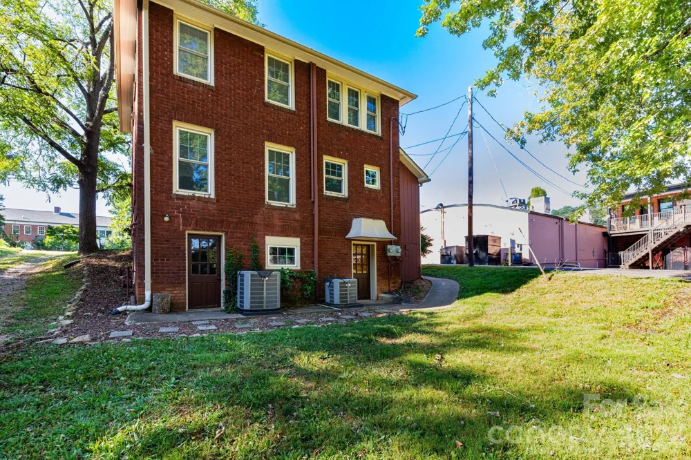 16 Gracelyn Road Asheville, NC 28804