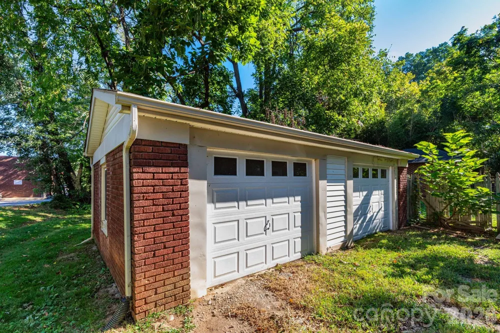 16 Gracelyn Road Asheville, NC 28804