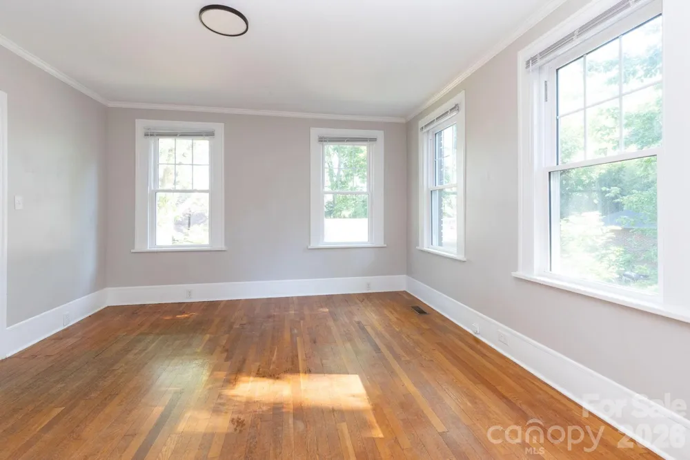 16 Gracelyn Road Asheville, NC 28804