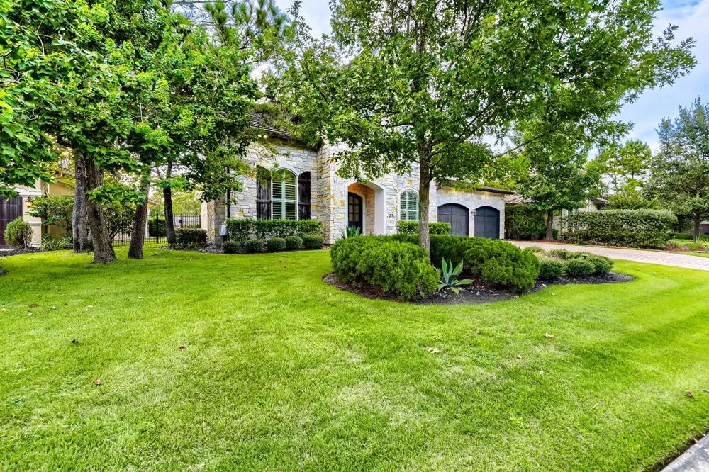 27 Johnathan Landing Court Spring, TX 77389