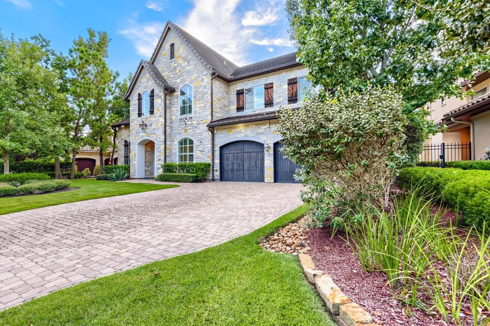 27 Johnathan Landing Court Spring, TX 77389