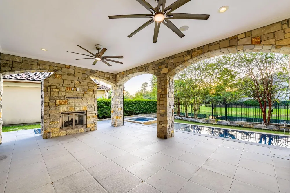 27 Johnathan Landing Court Spring, TX 77389