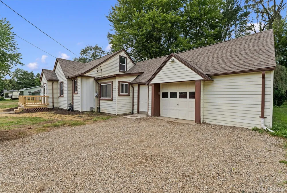 15564 Almont Road Berlin Township, MI 48002