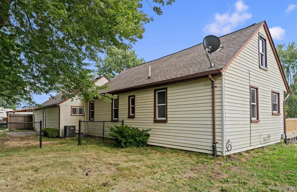 15564 Almont Road Berlin Township, MI 48002