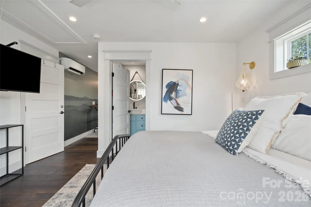 55 Acona Lane Asheville, NC 28803