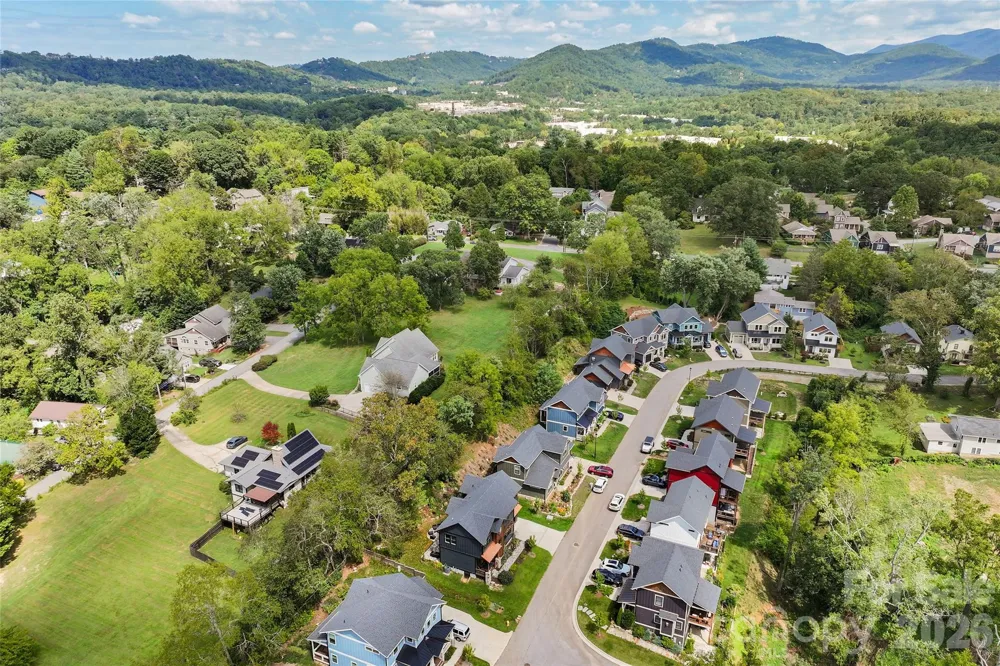 55 Acona Lane Asheville, NC 28803